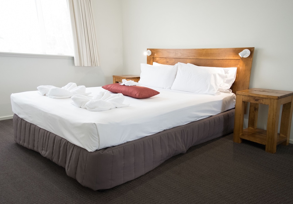 3 Bedrooms, Condo, 1 Queen and 4 Single Beds