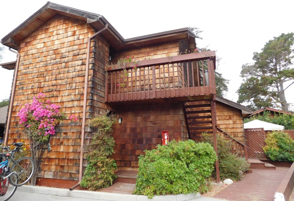 Pacific Gardens Inn 2/64