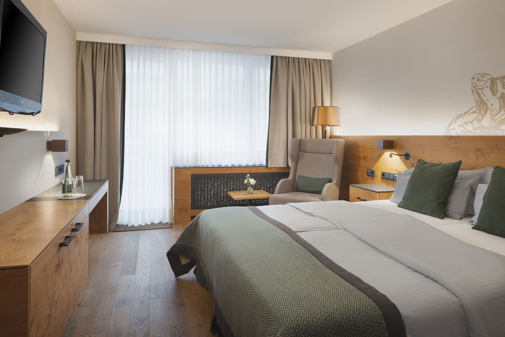 Deluxe, King Bed, Mountain View, Balcony