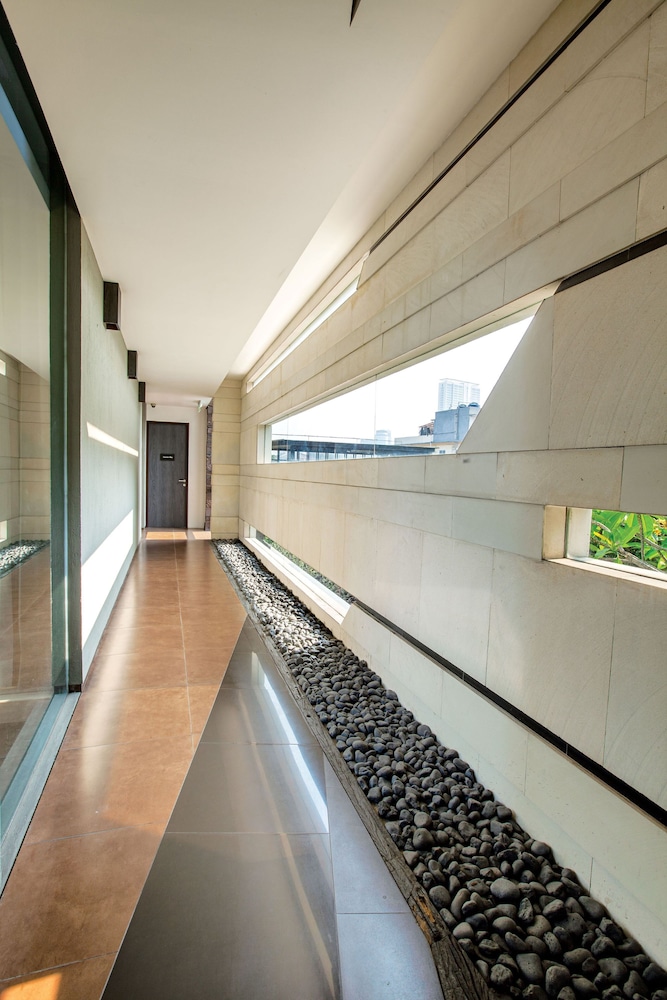 MIERS Kuningan, ARTOTEL Curated 18/38