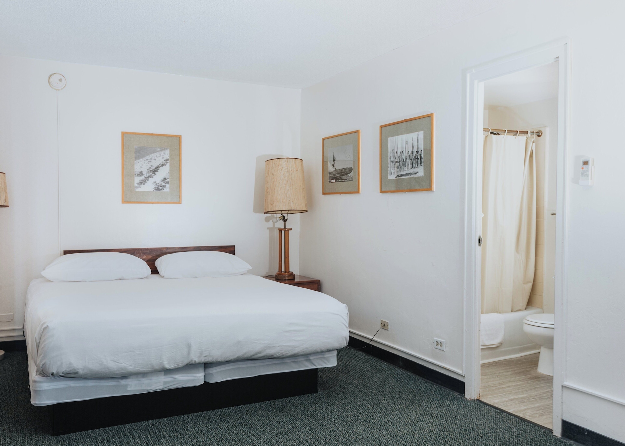 DELUXE, STUDIO, KING BED, KITCHEN