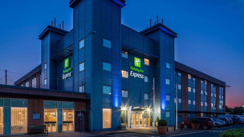HOLIDAY INN EXPRESS KASSAM STADIUM 3/72