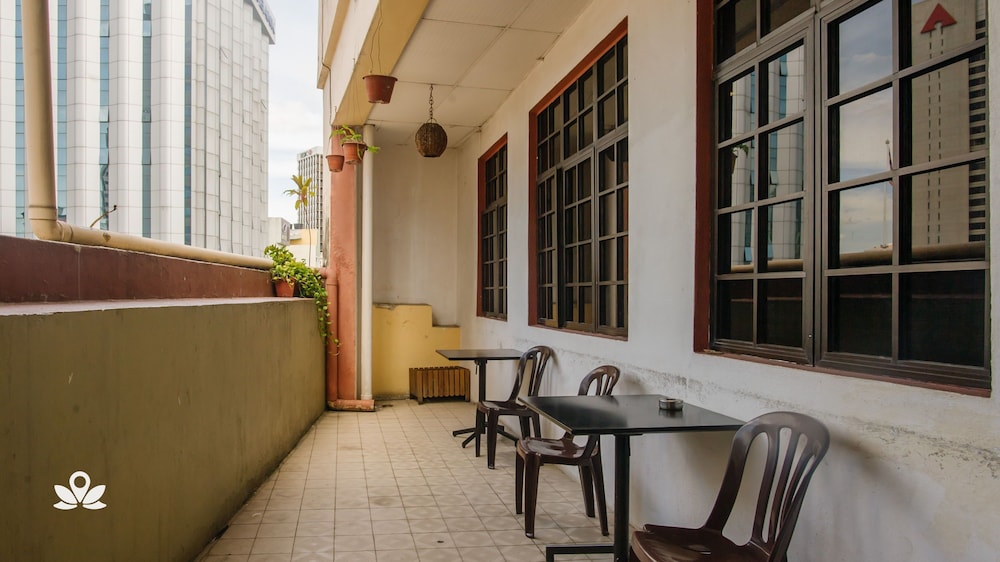 The Explorers Guesthouse and Hostel 46/60