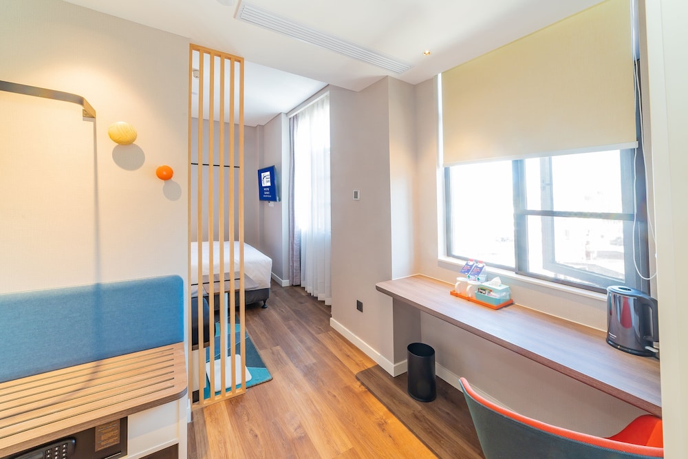 Holiday Inn Express Jingdezhen Taoxichuan 24/45