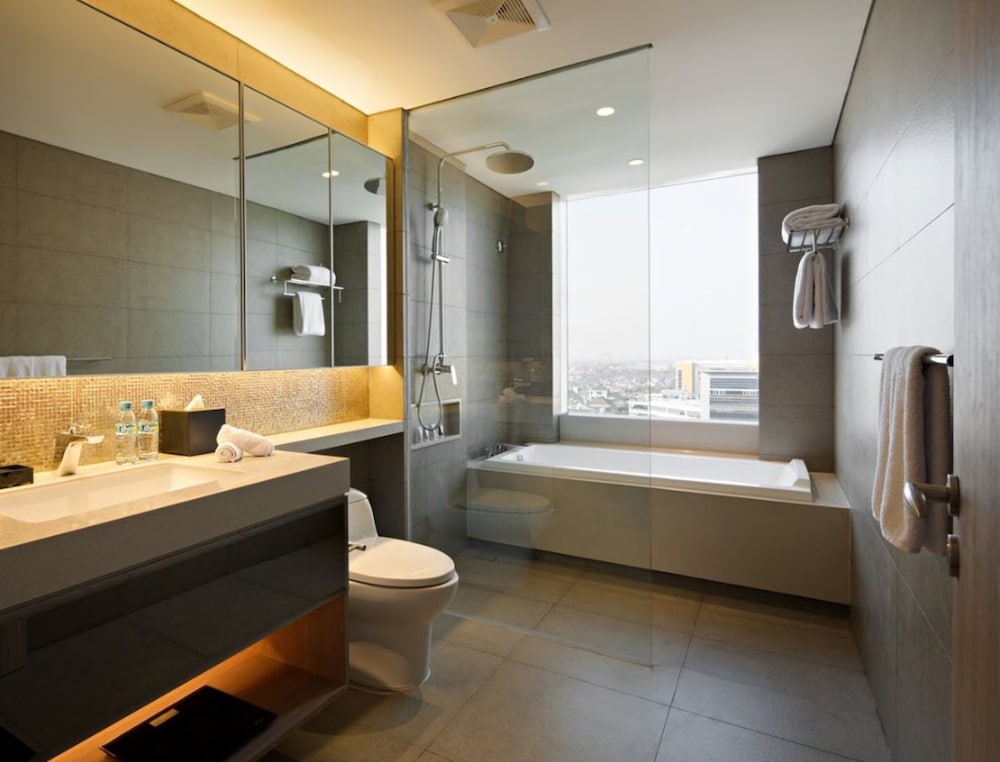 Oakwood Hotel And Residence Surabaya 9/36