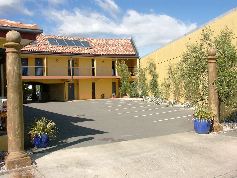 Harbourside Lodge 8/64