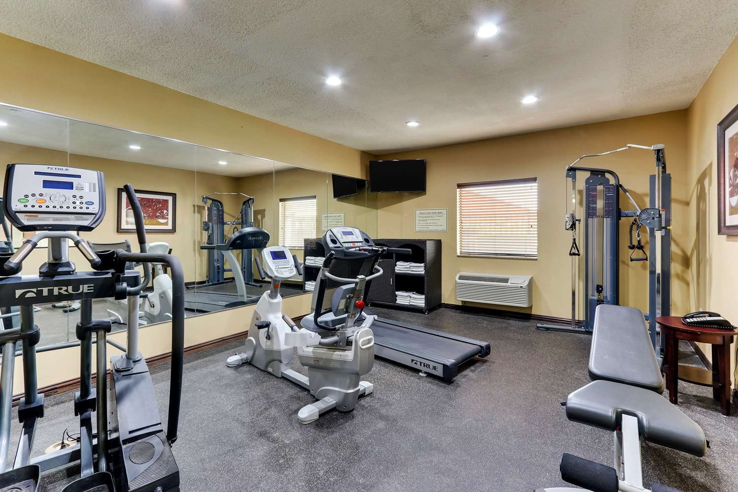 Best Western Plus University Inn and Suites 20/34