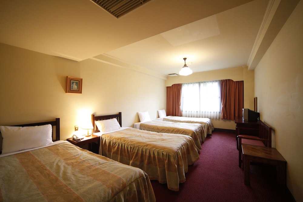 ROOM, QUADRUPLE