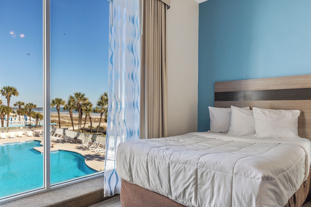 1 BEDROOM, CITY VIEW, LIVING AREA, JETTED TUB