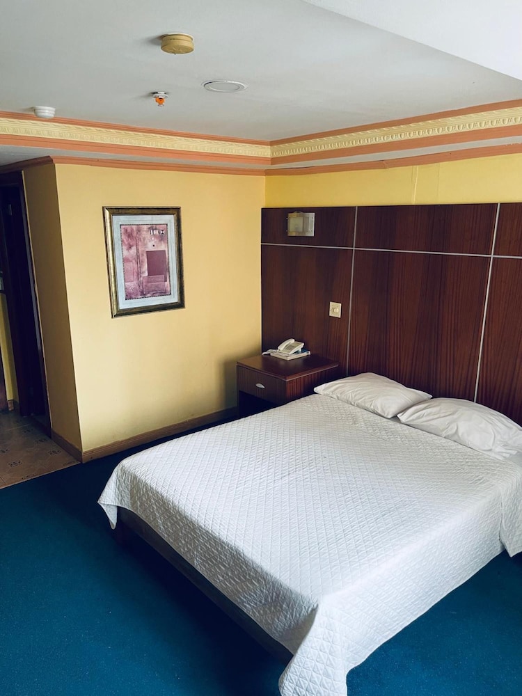 La Cresta Inn Hotel 5/34