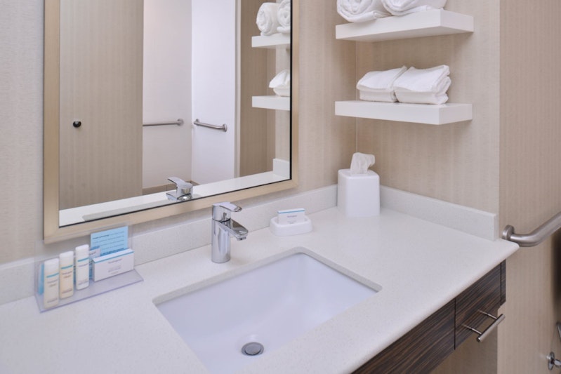 Hampton Inn Suites Bend 46/48
