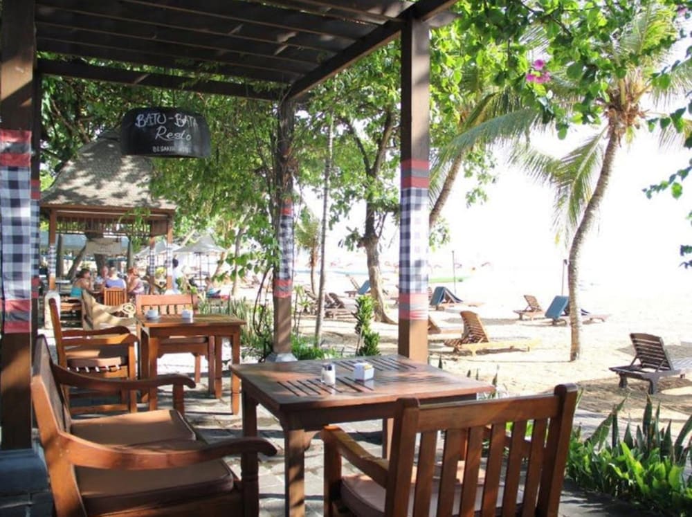 BESAKIH BEACH HOTEL 34/67