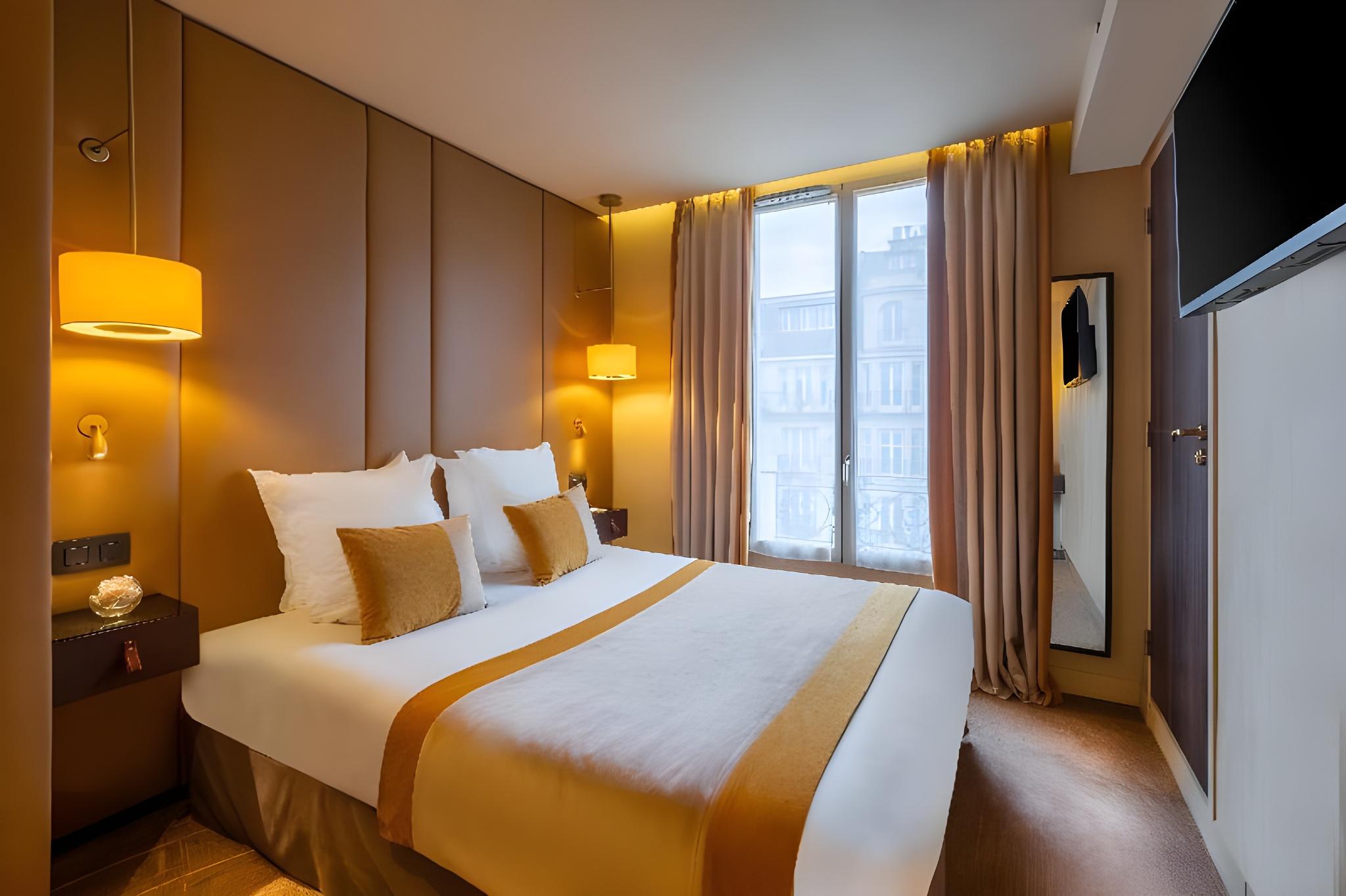 Room, Double Bed, City or Courtyard View