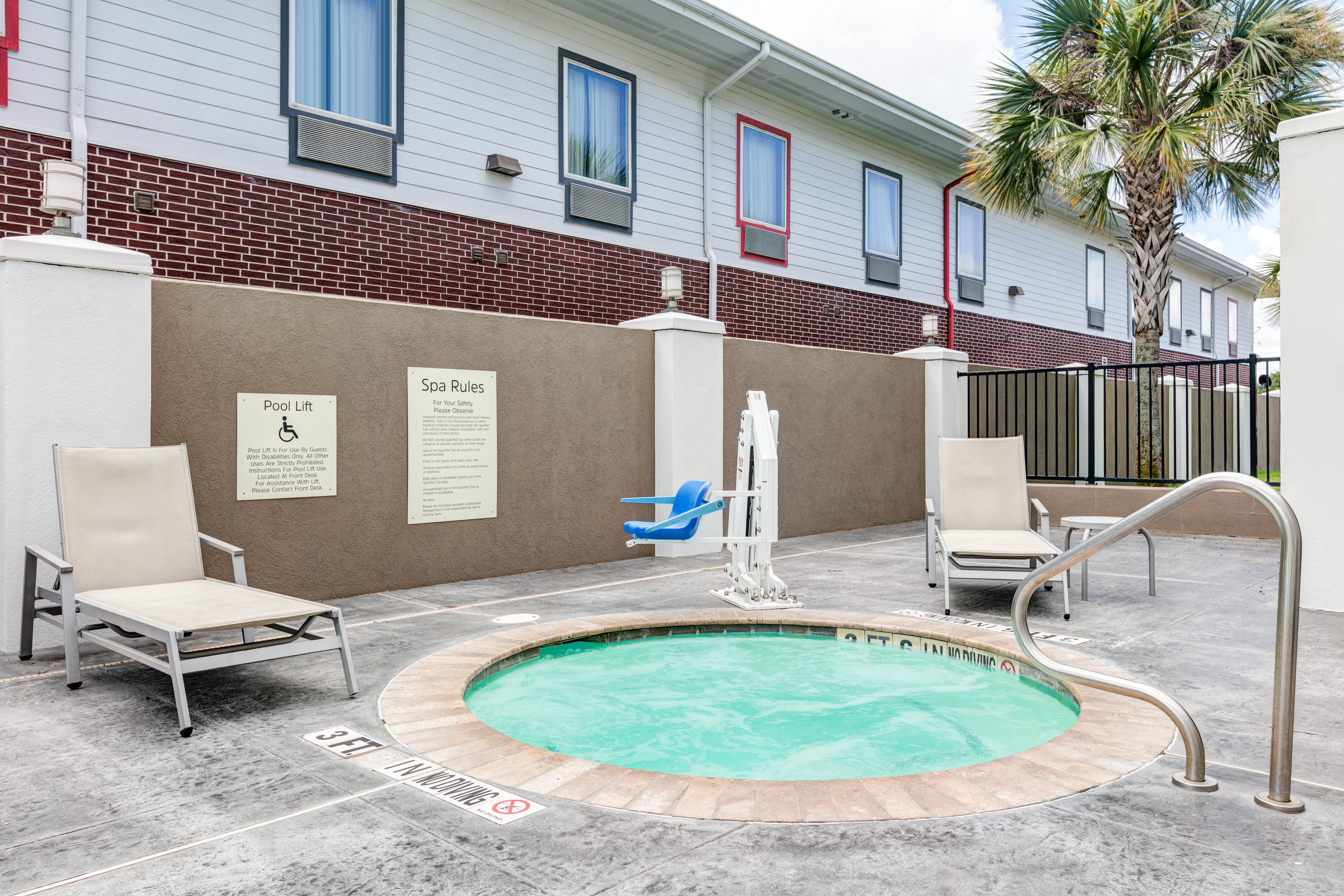 Holiday Inn Express Suites Clute Lake Jackson 62/63