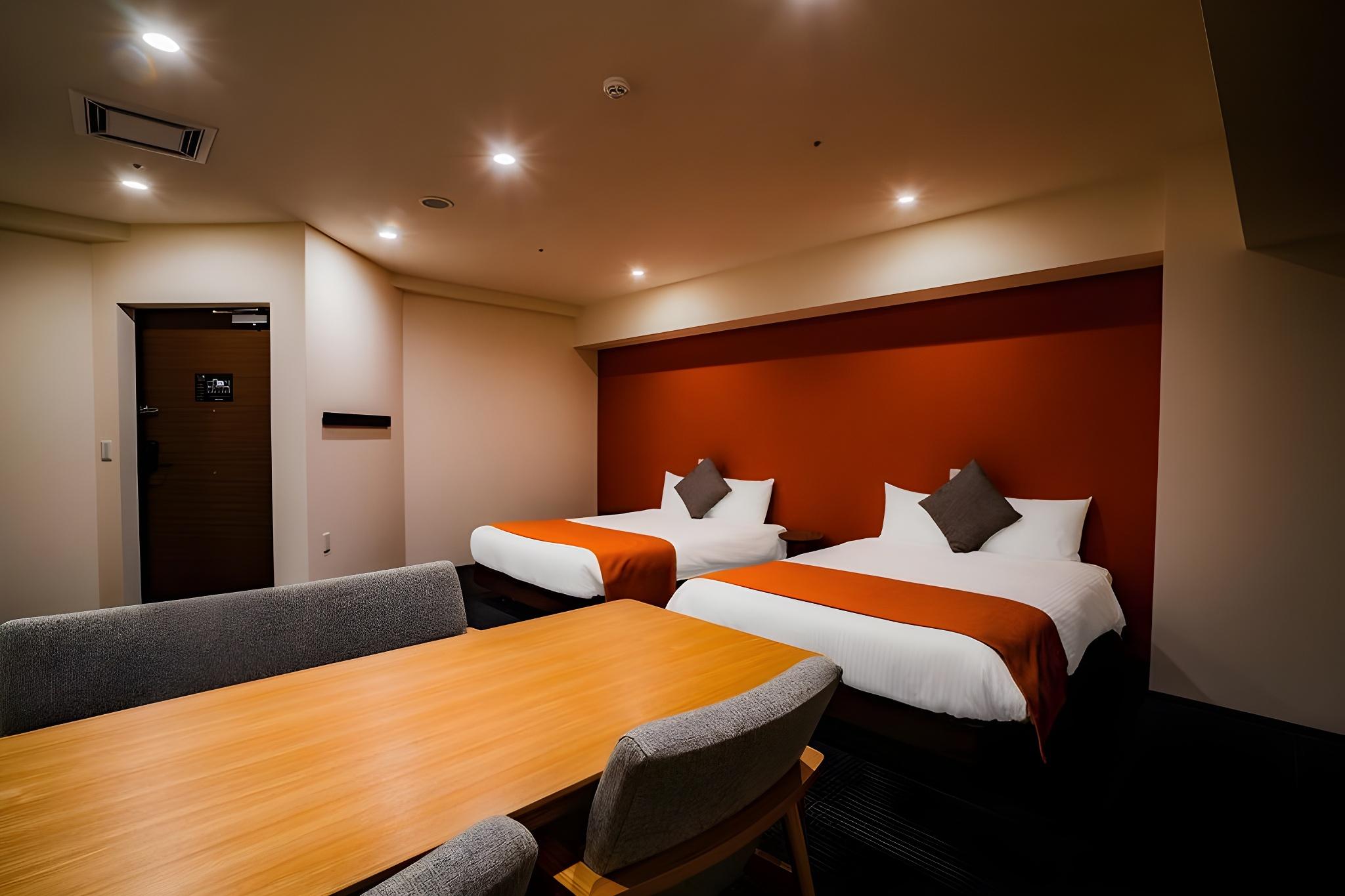 Universal, Casual, Suite