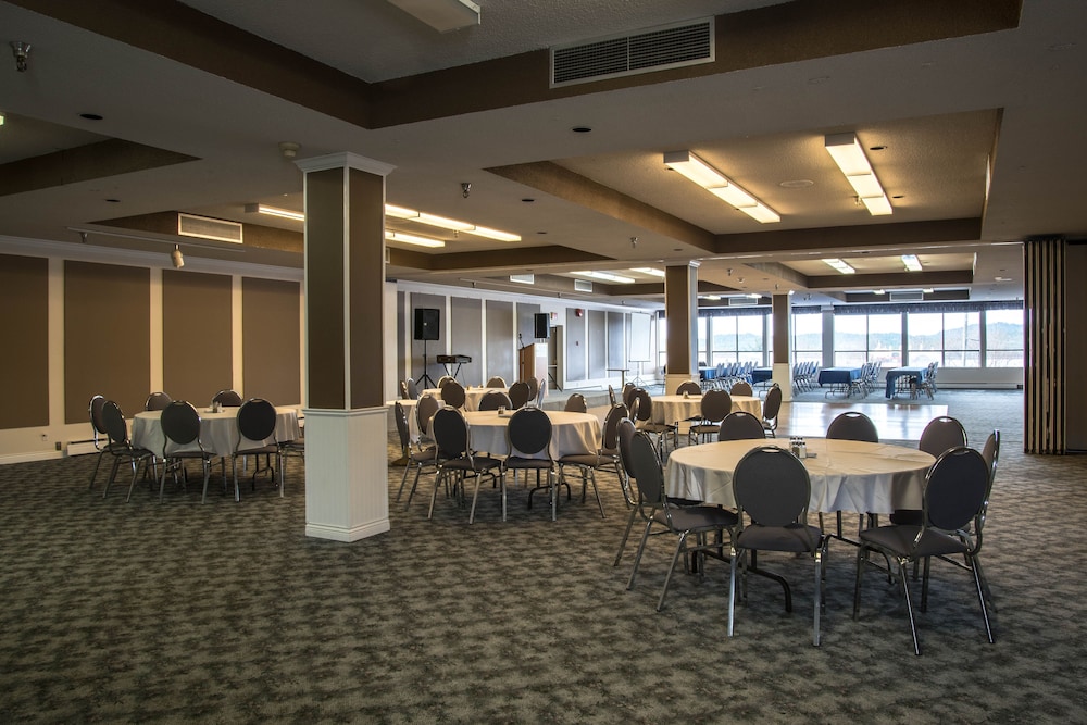 Highliner Plaza Hotel Conference Centre 43/56
