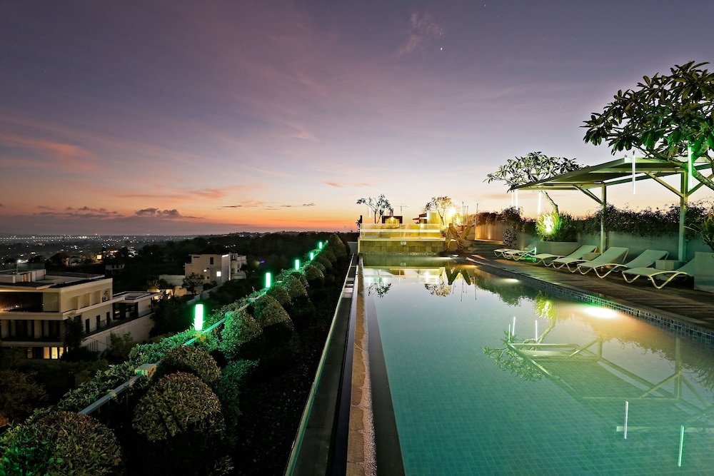 Maxone Hotel Bukit Jimbaran 25/37
