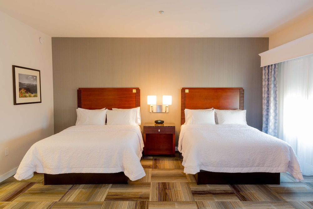 Hampton Inn Suites Riverside Corona East 19/66