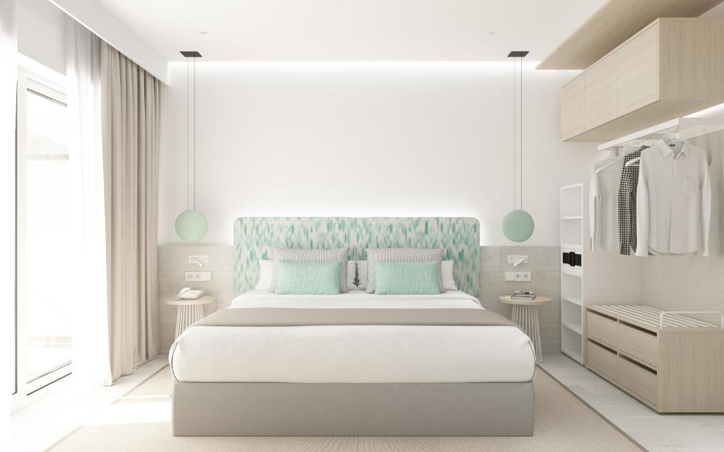 Superior, Double or Twin Bed, Lateral Side Sea View