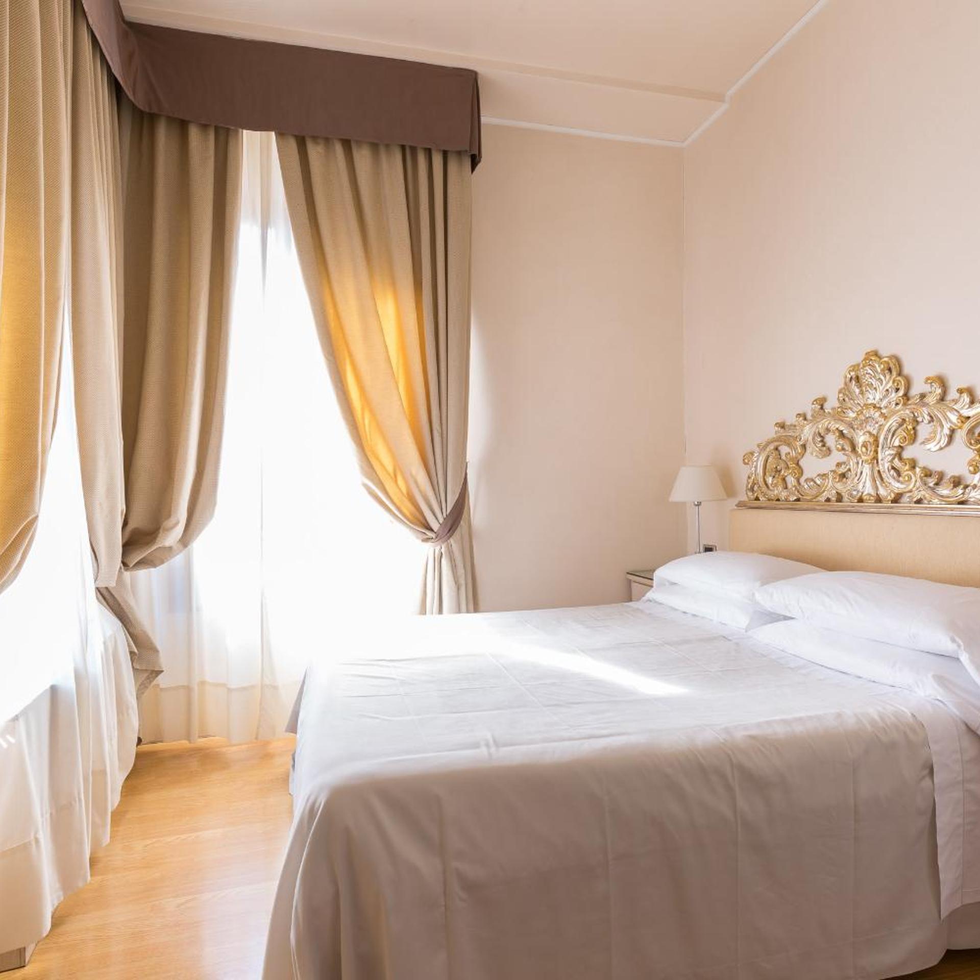 Deluxe, Double or Twin Bed