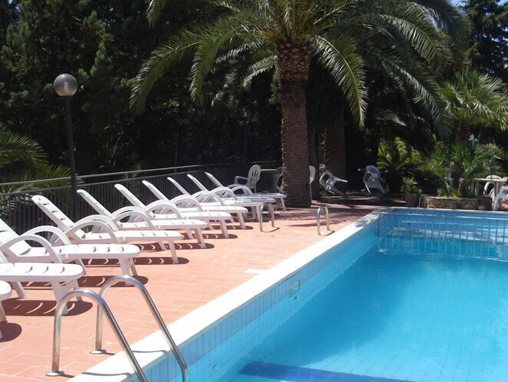 Eden Hotel 38/39
