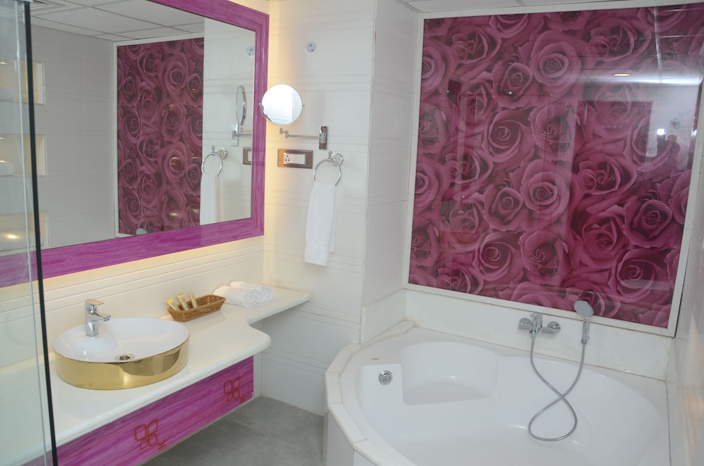 The Grand Empire A Boutique Hotel 20/21