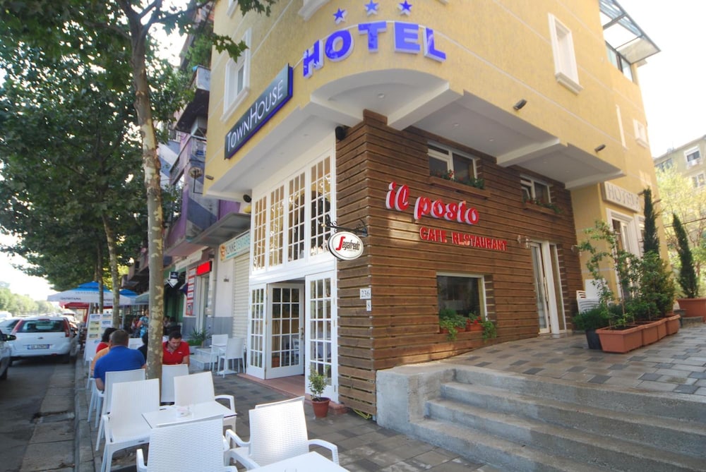 HOTEL TOWN HOUSE 3/36