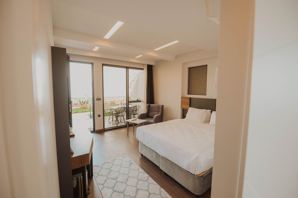 Peerless Villas Hotel 24/74