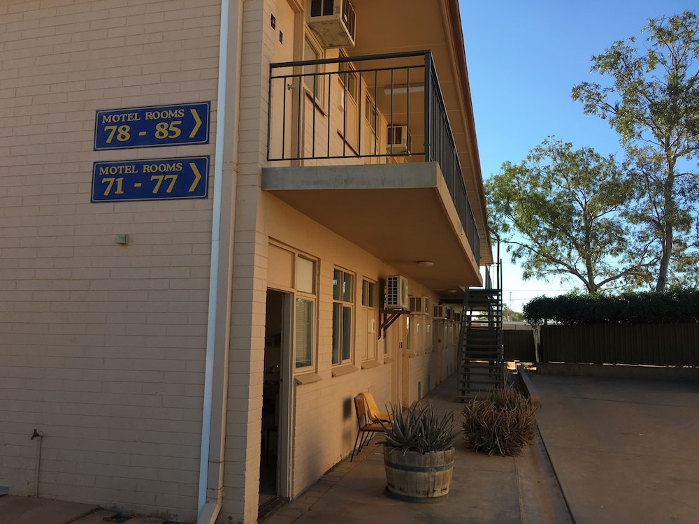 Opal Inn Hotel Motel 3/68