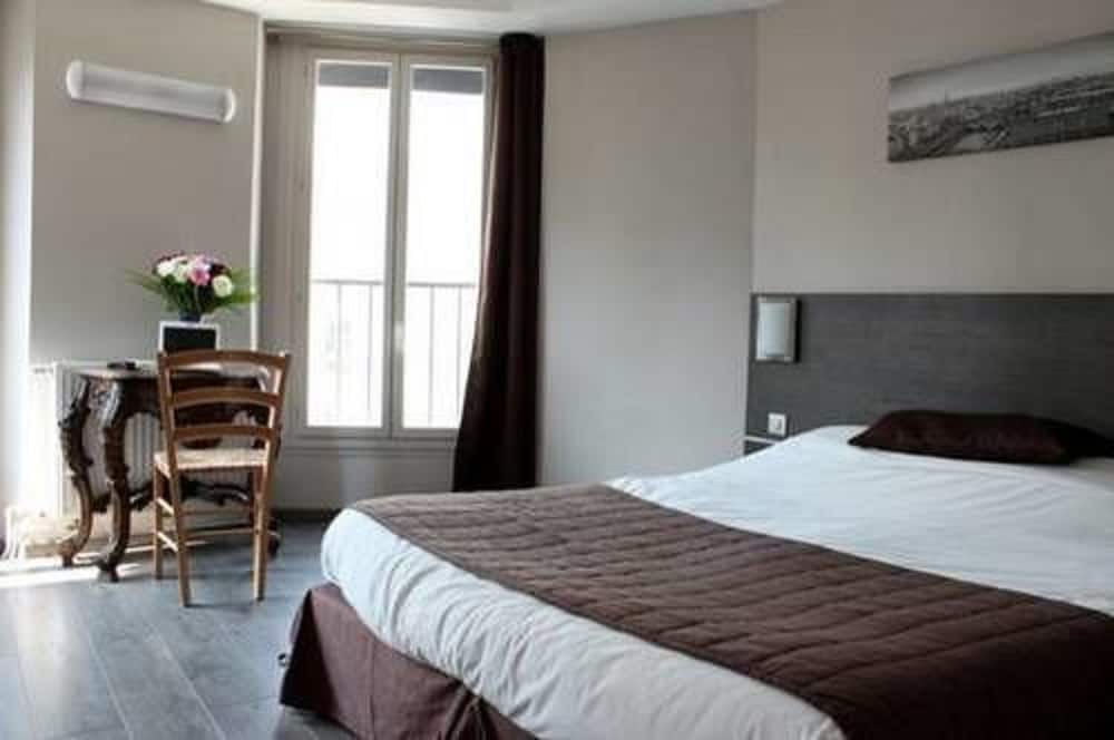 ROOM, SINGLE