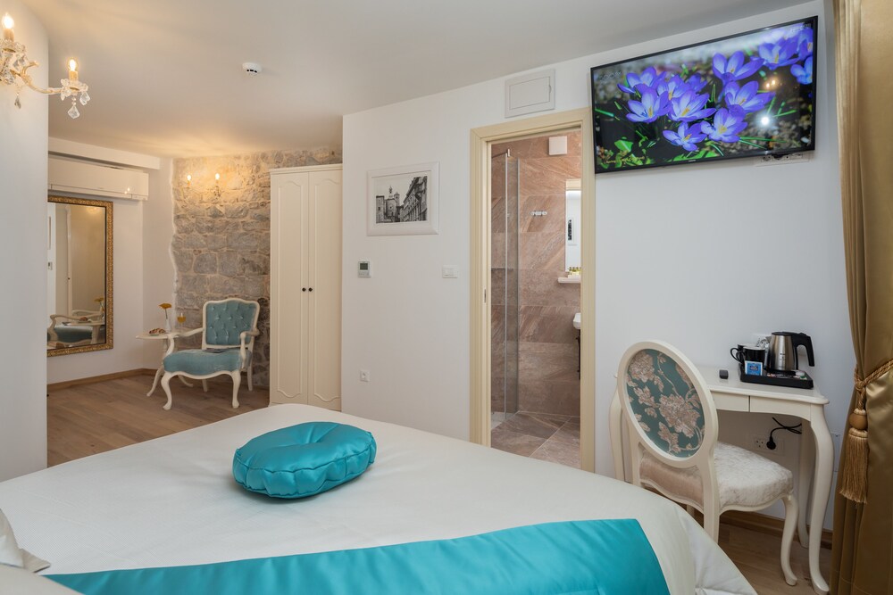 Priska Heritage Rooms 10/50