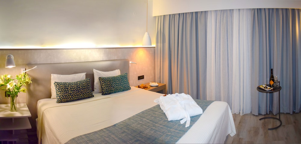 MINOS MARE HOTEL 13/24