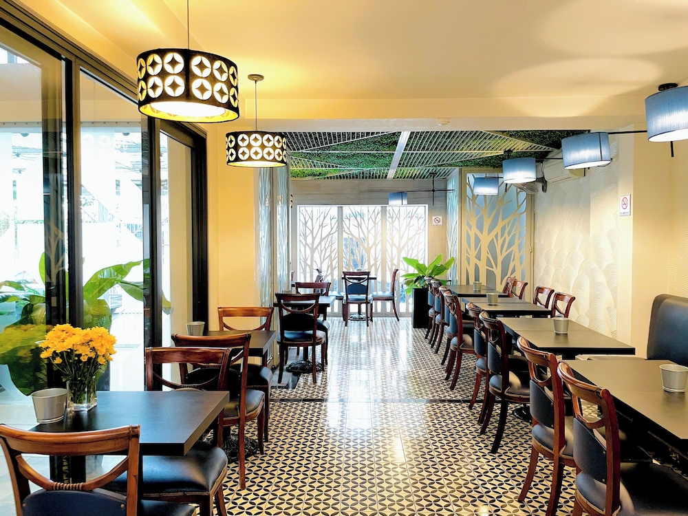 Royal Dragon Boutique Hotel 55/59