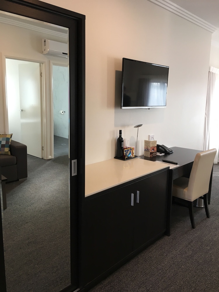 Best Western Plus Bolton on the Park 42/46