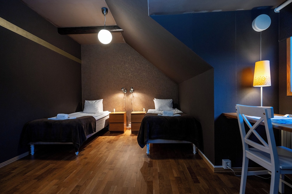 Port Hotel 20/45
