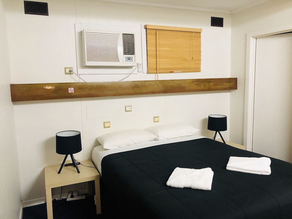 Horsham Motel 12/38