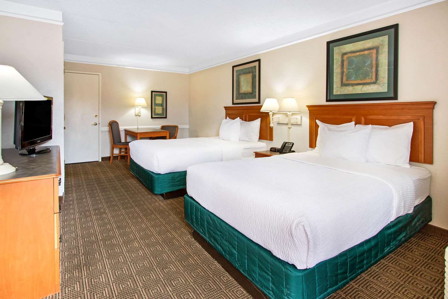 La Quinta Inn by Wyndham Albuquerque Airport 8/33