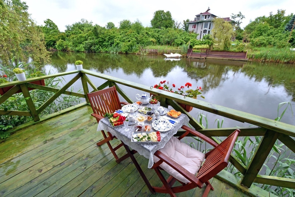 Sweet Home River Hotel 35/50
