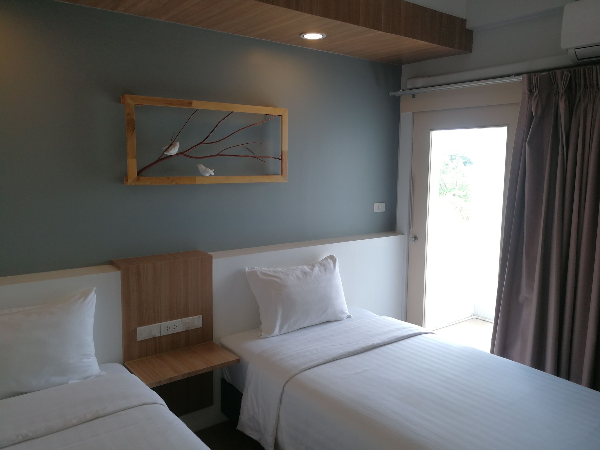 SUPERIOR, TWIN BEDS