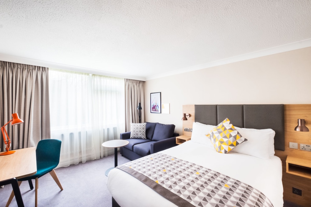 Holiday Inn Reading South M4 Jct11 17/81