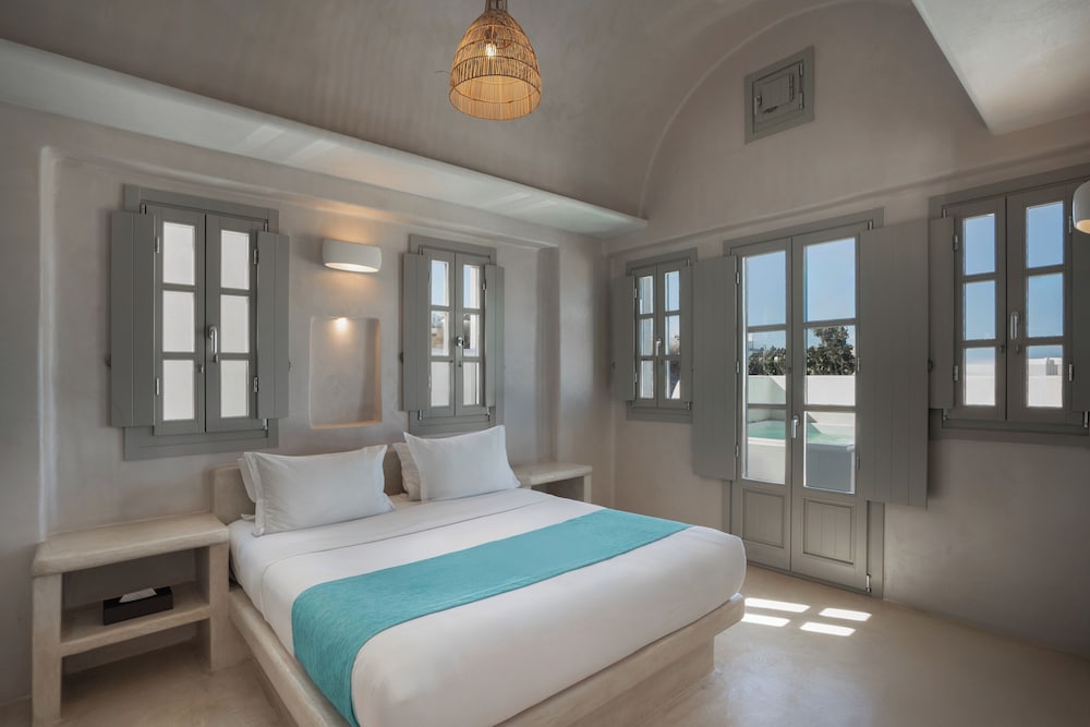 Danae Suites 6/50