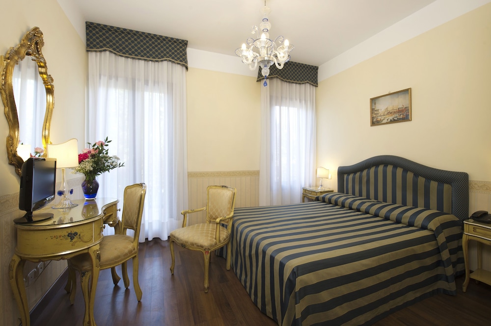 Room, Triple