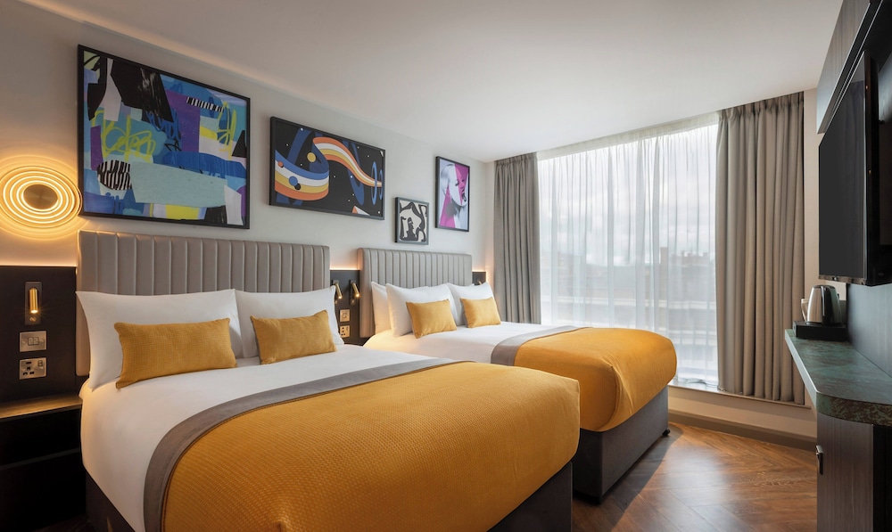 EXECUTIVE, 2 DOUBLE BEDS