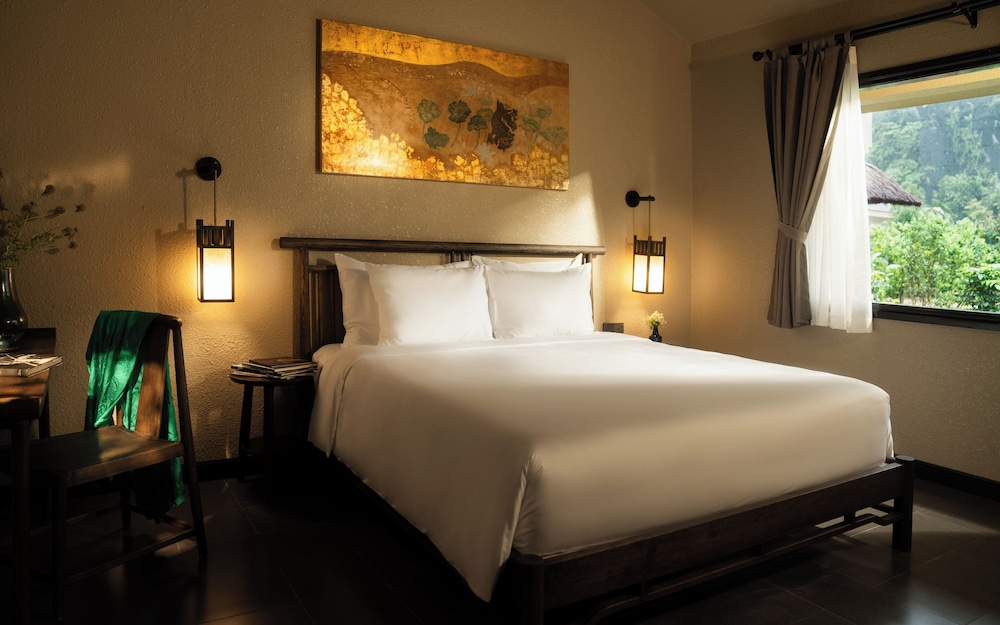 Nature, Suite, Queen and Twin Beds