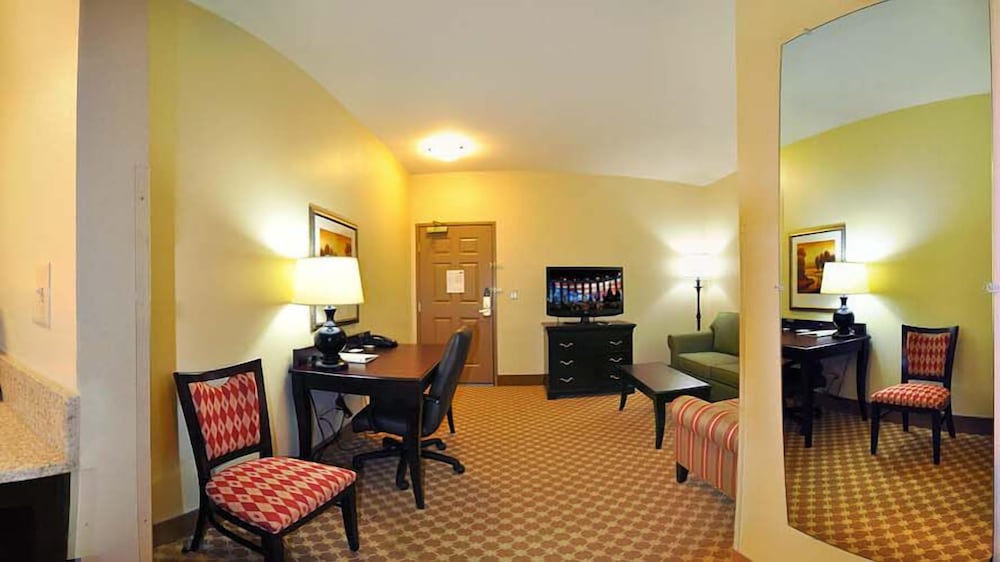Country Inn & Suites by Radisson, Conway, AR 30/36