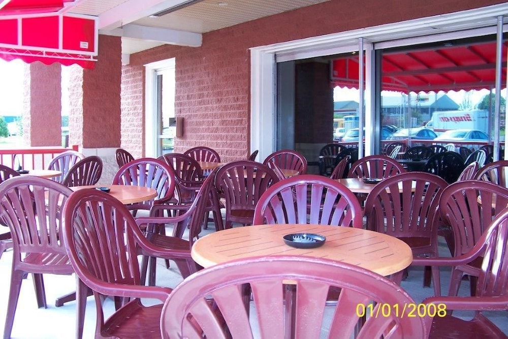 Travelodge by Wyndham Drummondville 35/50