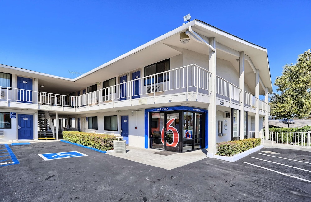 Super 8 by Wyndham Walnut Creek 25/35