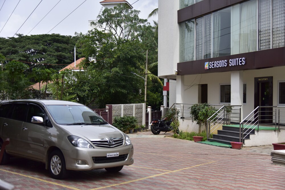 4 Seasons Suites 43/50