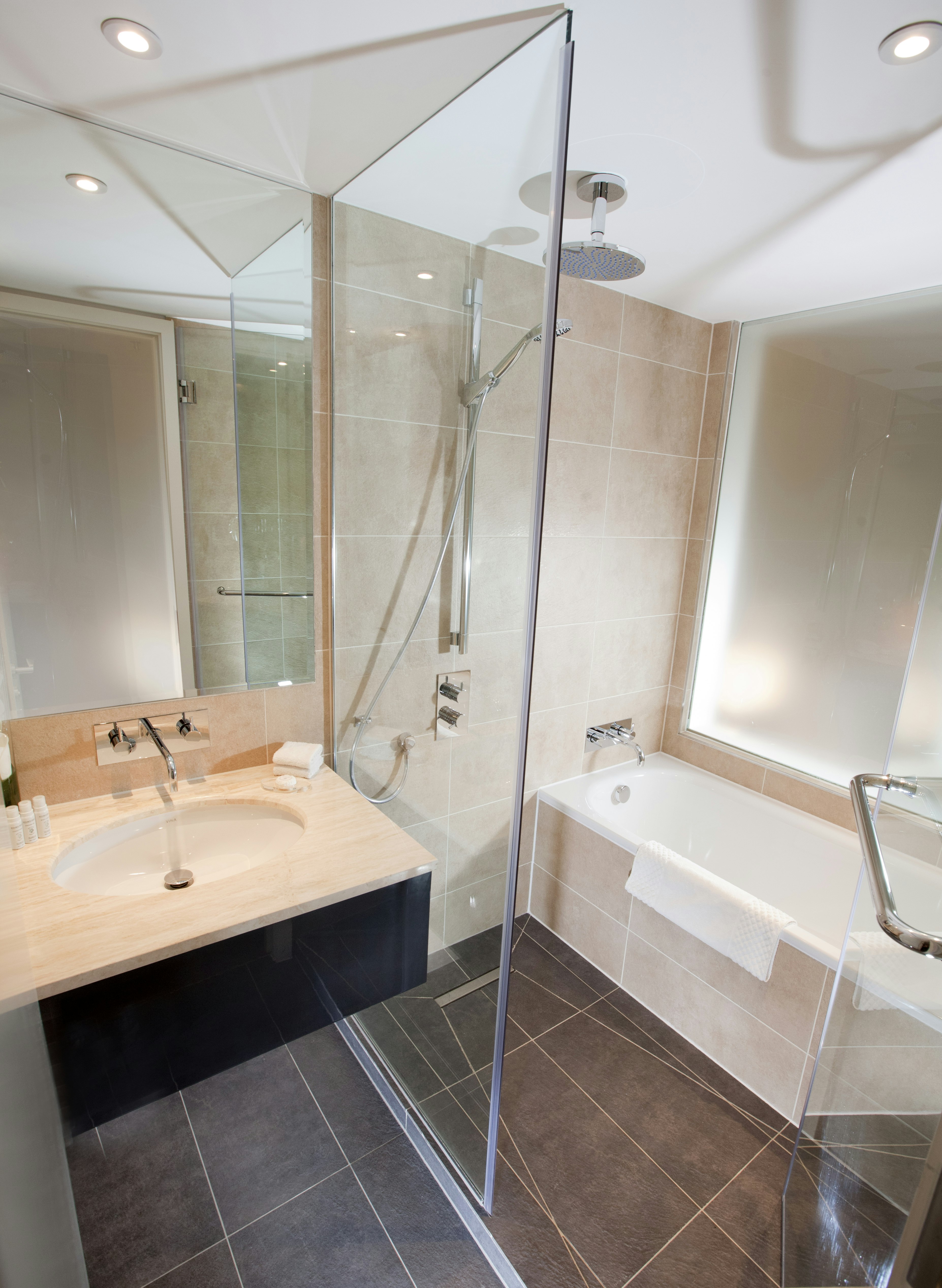 Dorsett Shepherds Bush 99/100