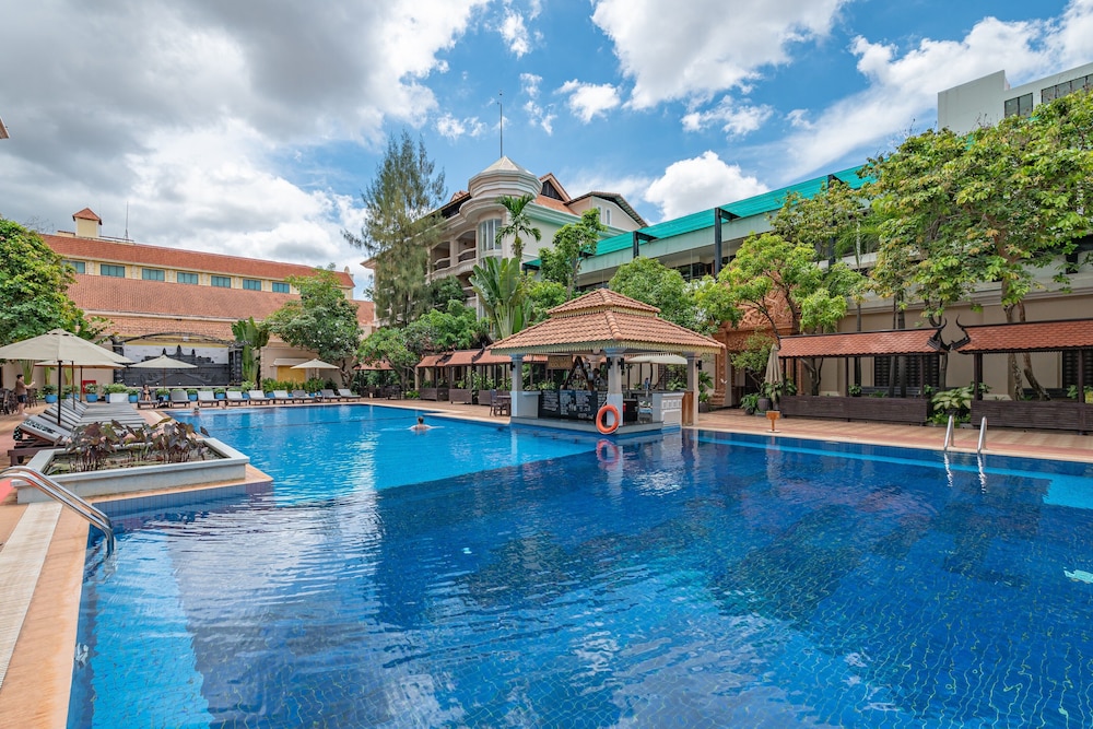 Somadevi Angkor Hotel Spa 46/48